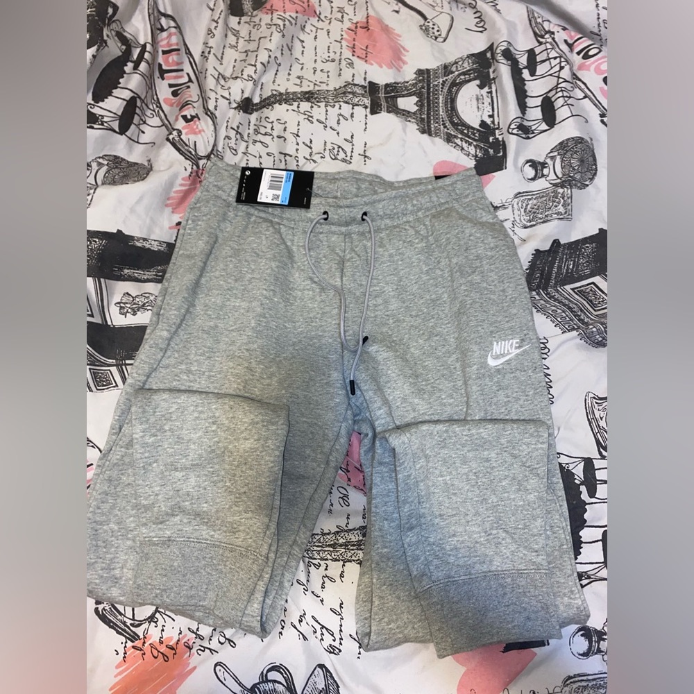 Woman’s Grey Nike sweats